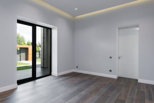 Ściany, które chłodzą bez klimatyzacji: tynk gliniany z PCM dla salonu i sypialni