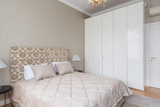 Meble z pamięcią ciepła: jak wykorzystać materiały zmiennofazowe (PCM) w aranżacji wnętrz, by obniżyć temperaturę i rachunki bez klimatyzacji