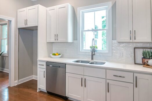 Kuchnia na profilach aluminiowych T‑slot: modułowe meble odporne na wodę, ogień i przeprowadzki