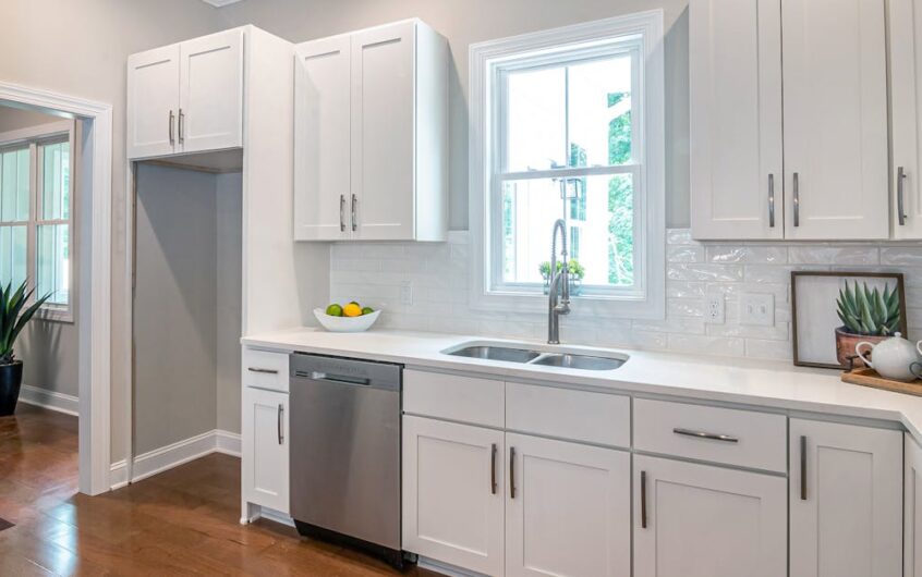 Kuchnia na profilach aluminiowych T‑slot: modułowe meble odporne na wodę, ogień i przeprowadzki