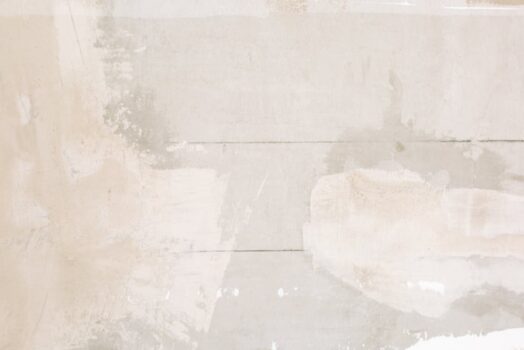 Mikrostrefy komfortu w domu: meble z materiałami zmiennofazowymi (PCM), gliniane ściany i biopanele akustyczne – praktyczny przewodnik 2026