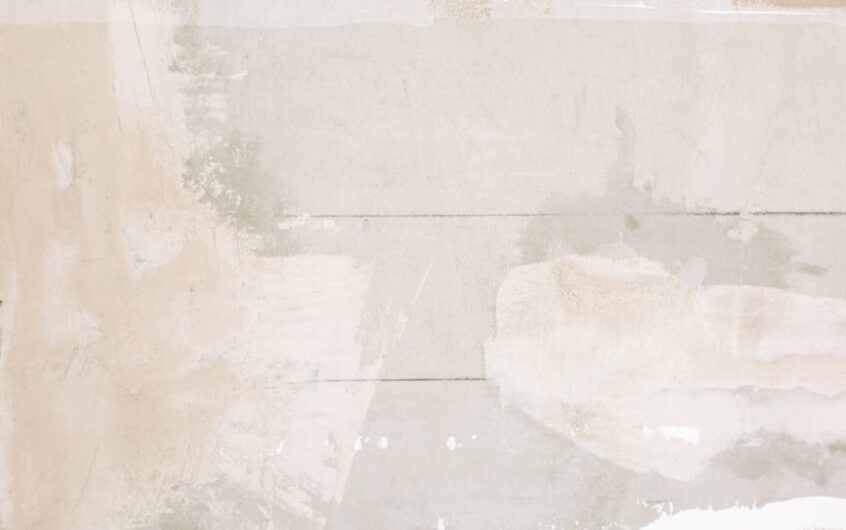 Mikrostrefy komfortu w domu: meble z materiałami zmiennofazowymi (PCM), gliniane ściany i biopanele akustyczne – praktyczny przewodnik 2026